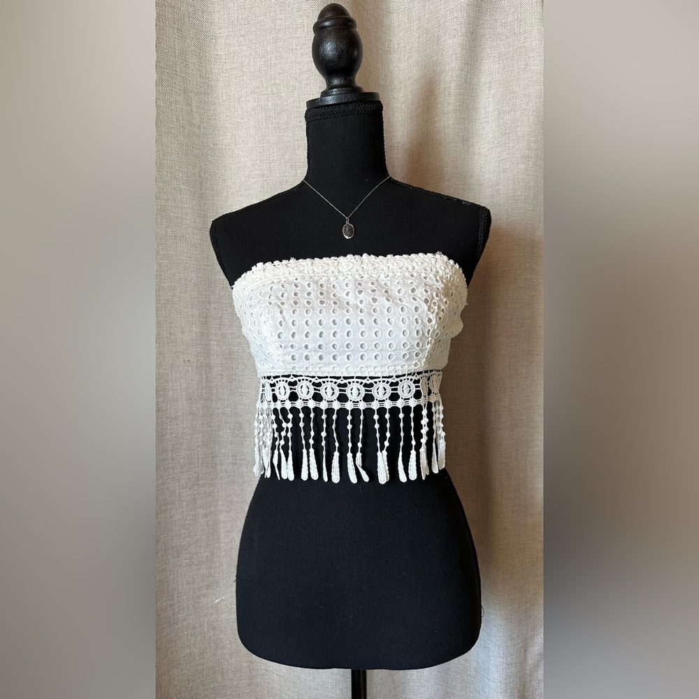 Fringe crop top•eyelet lace•zip up•bandeau/tube•xs•rayon•off-white/ivory•E-LADY